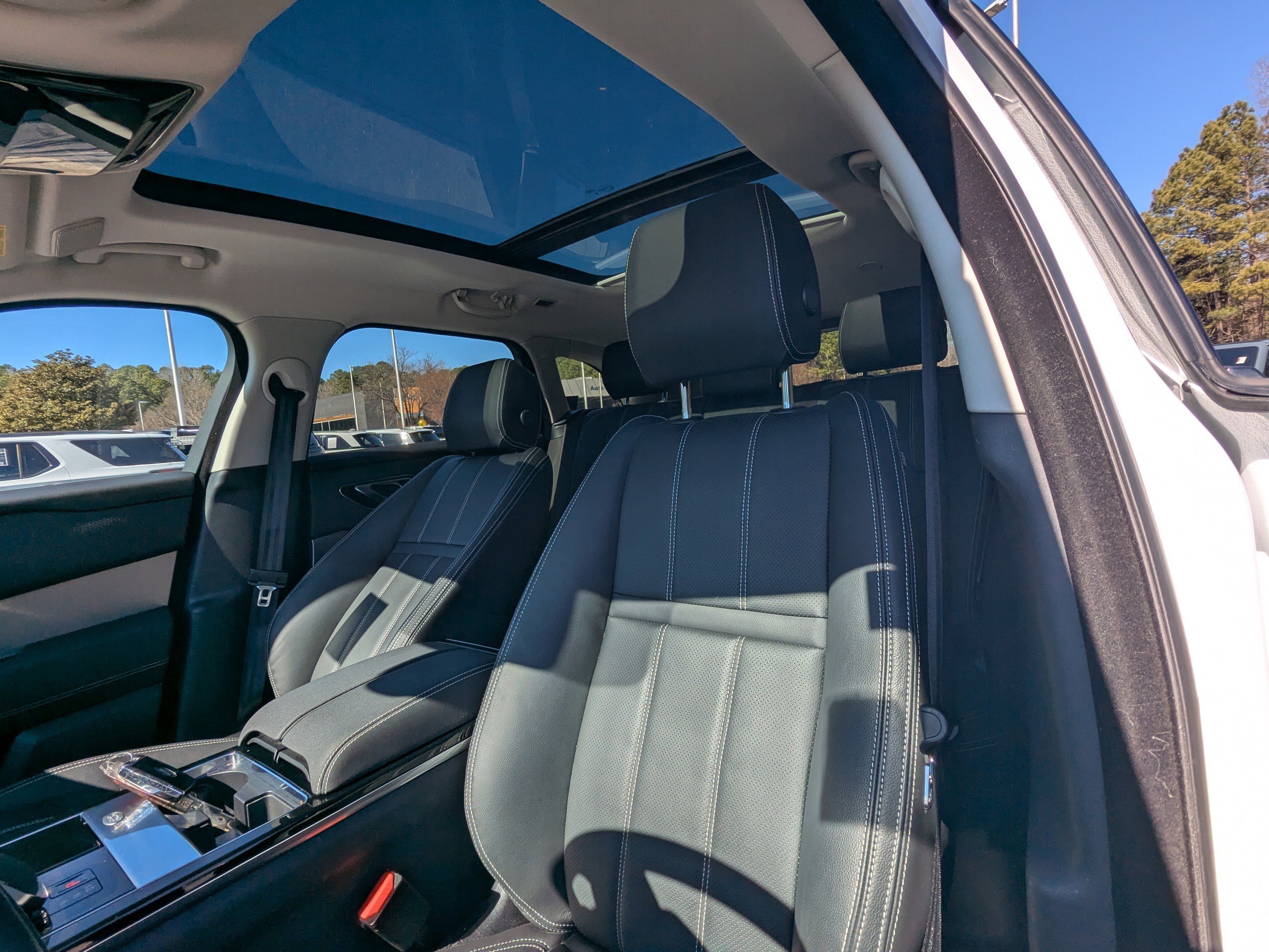 Used 2022 Land Rover Range Rover Velar S image 9