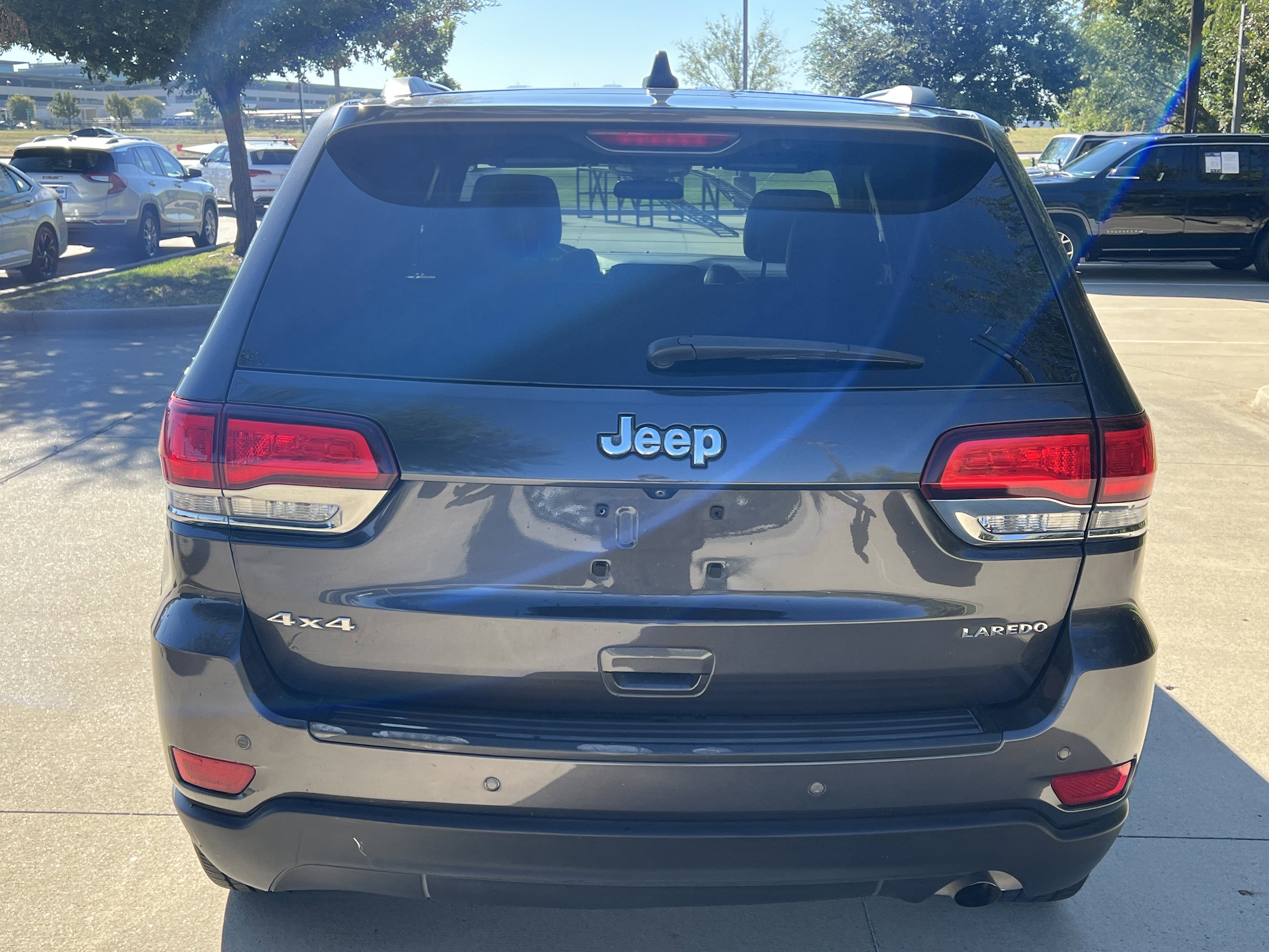 Used 2021 Jeep Grand Cherokee Laredo X image 9