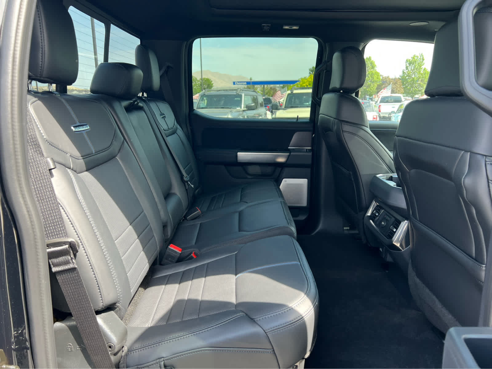 New 2026 Ford F450 Platinum w/ FX4 Off-Road Package AWD/4WD image 26