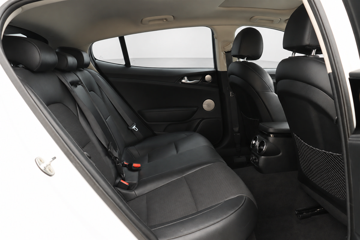 Used 2019 Kia Stinger Premium RWD image 14