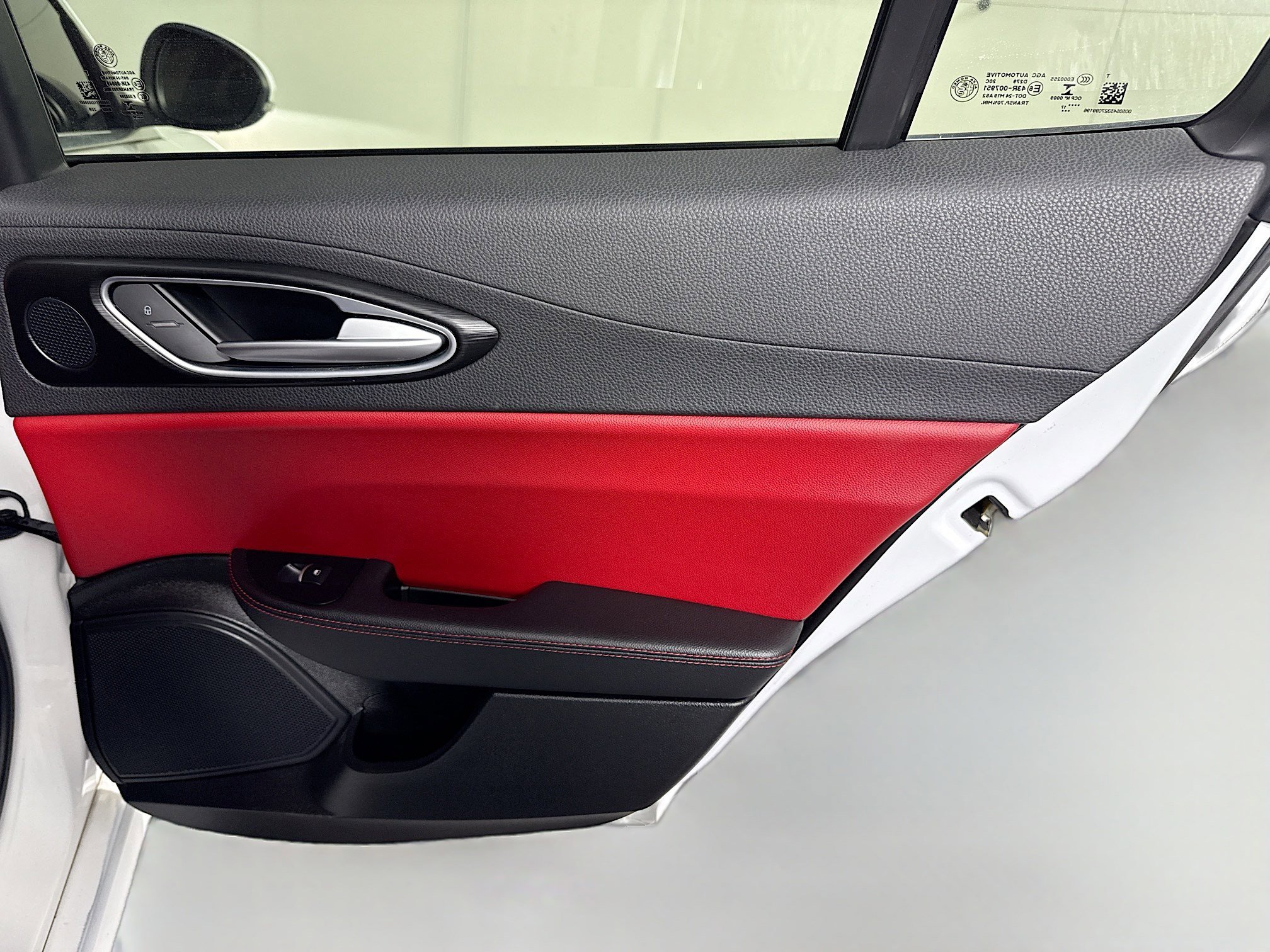 Used 2017 Alfa Romeo Giulia Base image 28