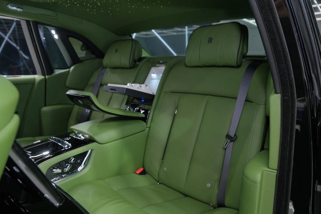 Used 2023 Rolls-Royce Phantom Sedan w/ The Phantom Package image 40