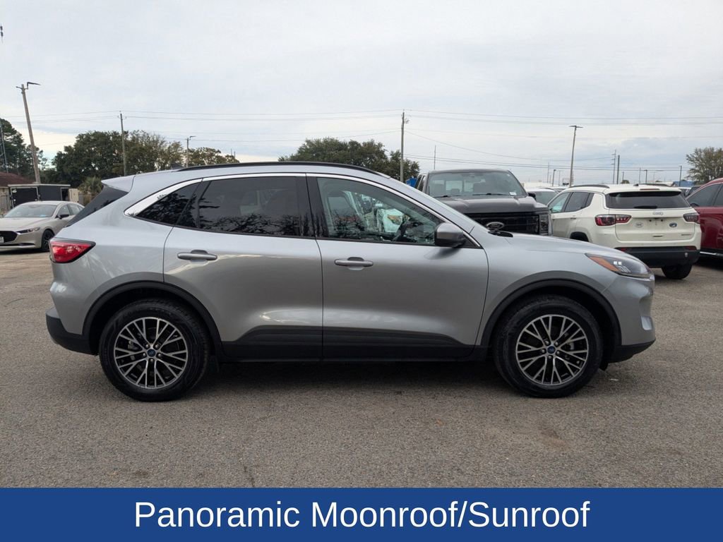 Certified 2022 Ford Escape SEL w/ Technology Package image 3