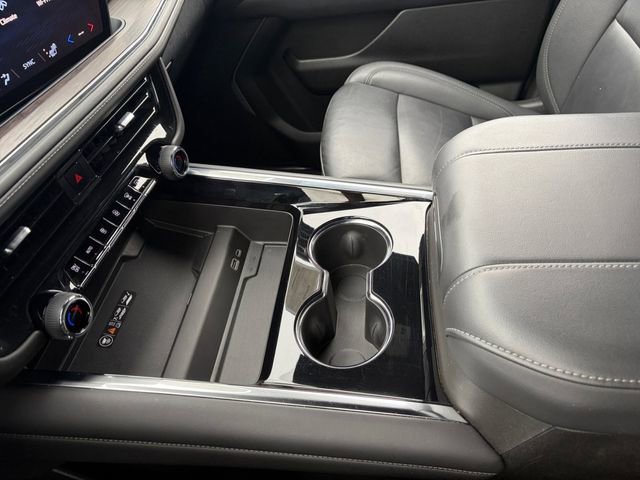 Certified 2025 Chevrolet Suburban Z71 AWD/4WD image 25