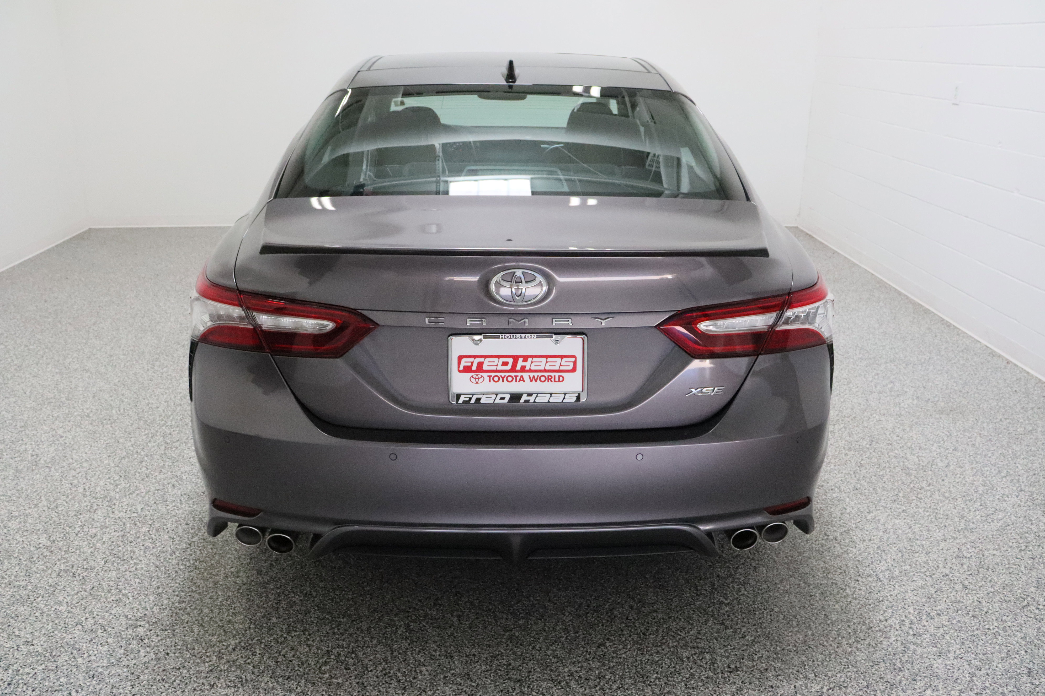 Used 2018 Toyota Camry XSE image 8