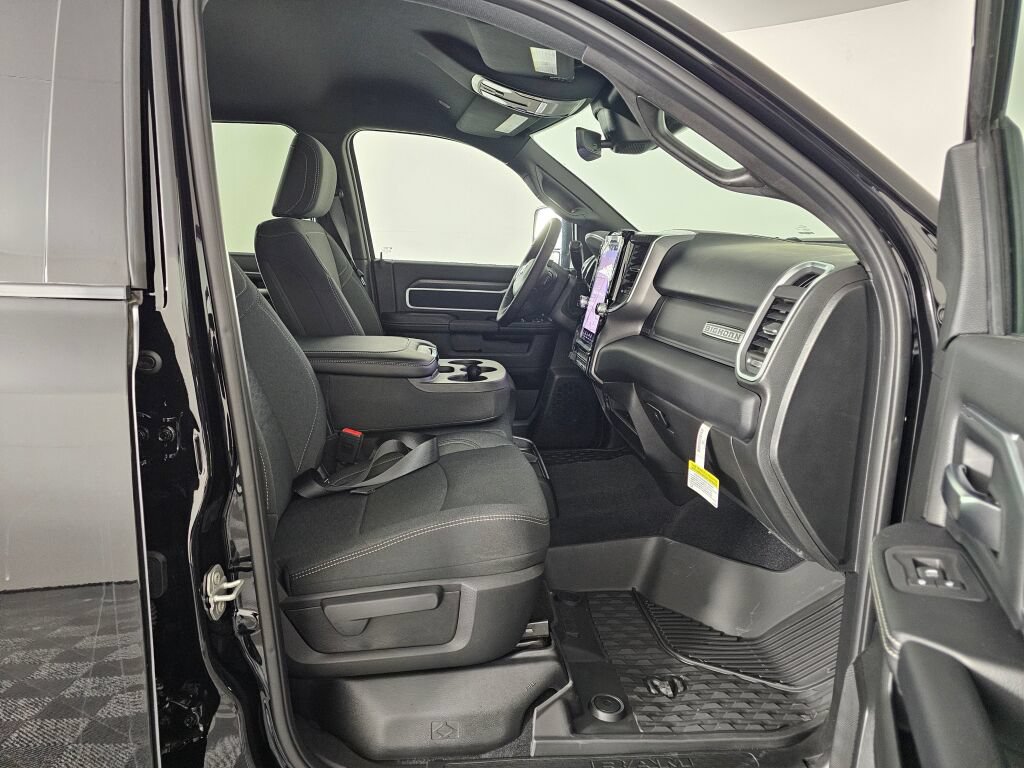 New 2026 RAM 2500 Big Horn AWD/4WD image 38