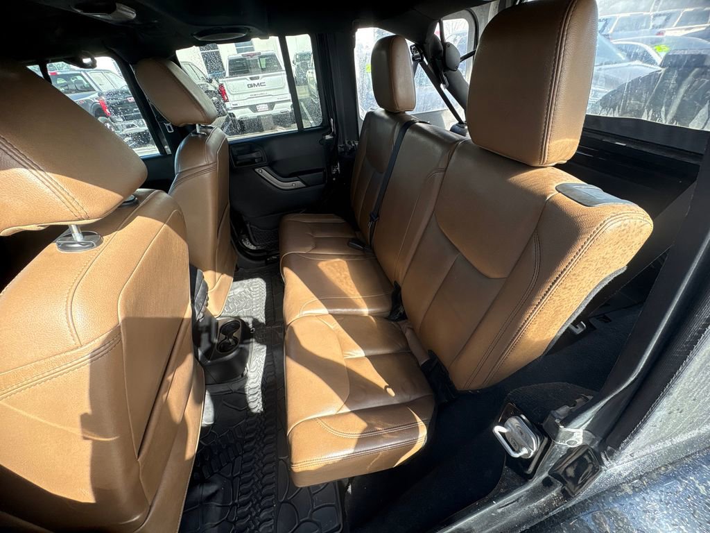 Used 2013 Jeep Wrangler Unlimited Sahara image 10
