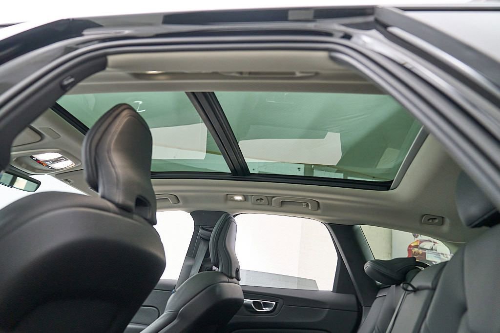Certified 2025 Volvo XC60 B5 Plus w/ Climate Package AWD/4WD image 22