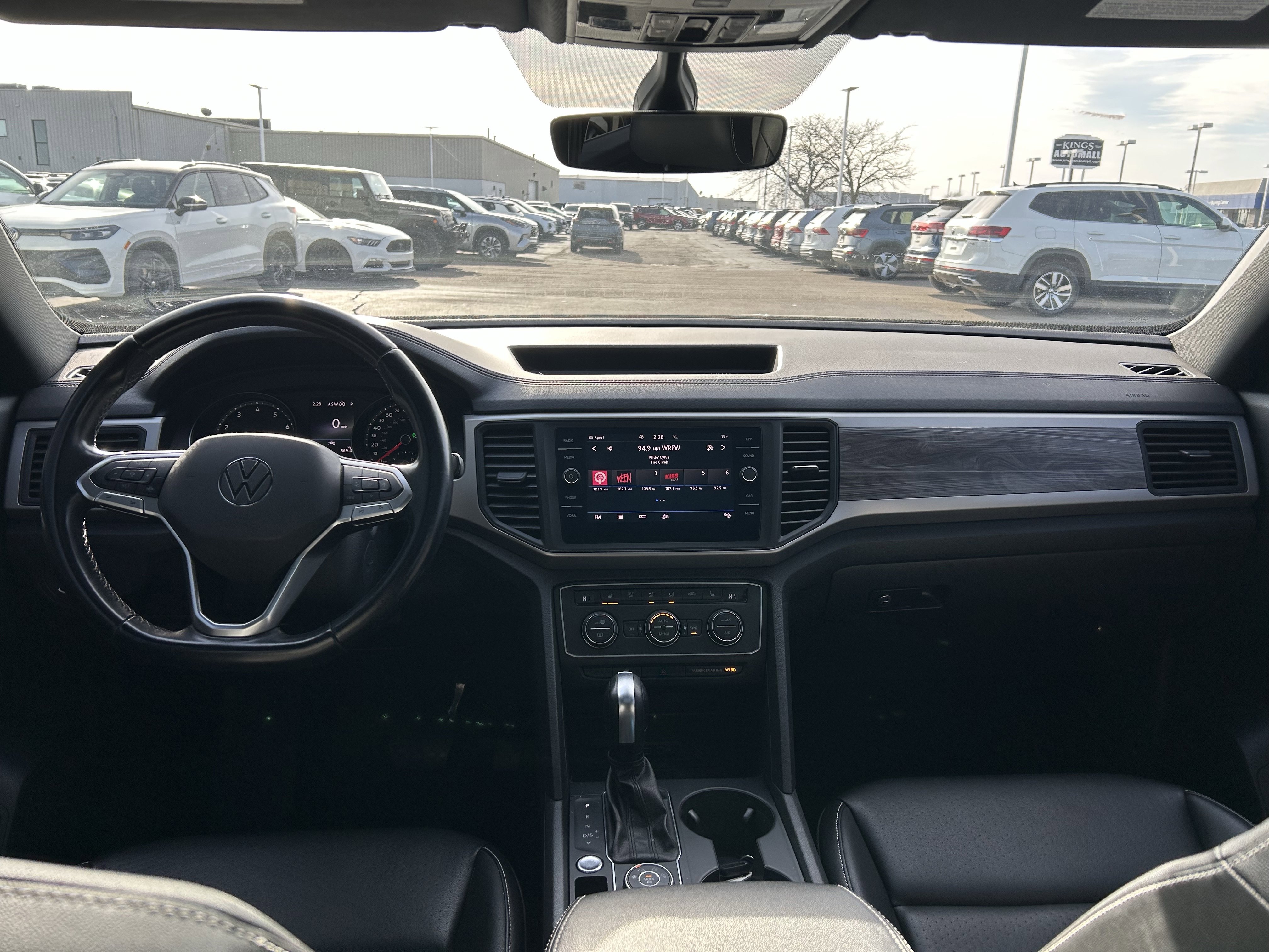 Used 2020 Volkswagen Atlas Cross Sport SE w/ Panoramic Sunroof Package AWD/4WD image 9