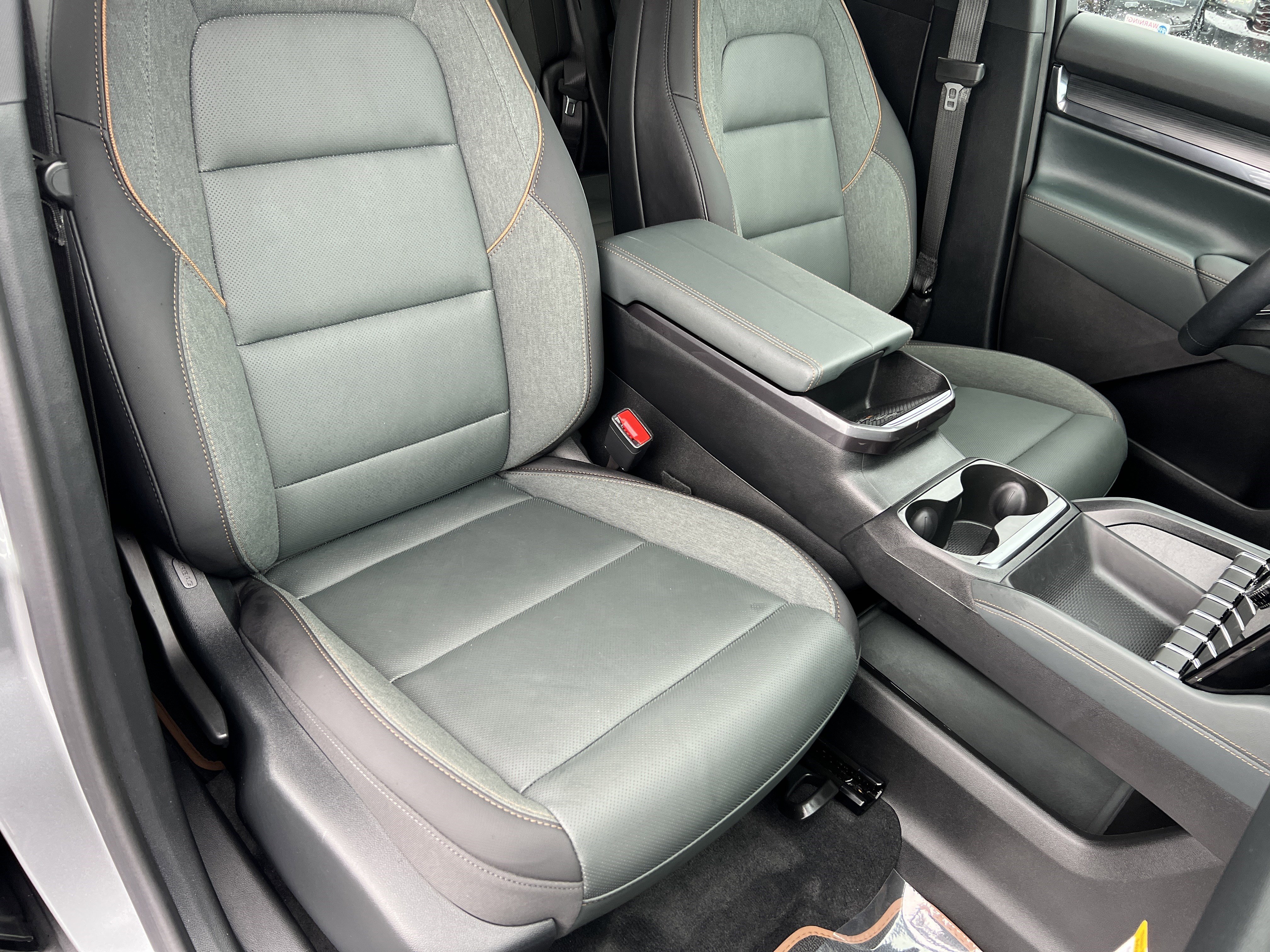 Used 2026 GMC Terrain AT4 image 25