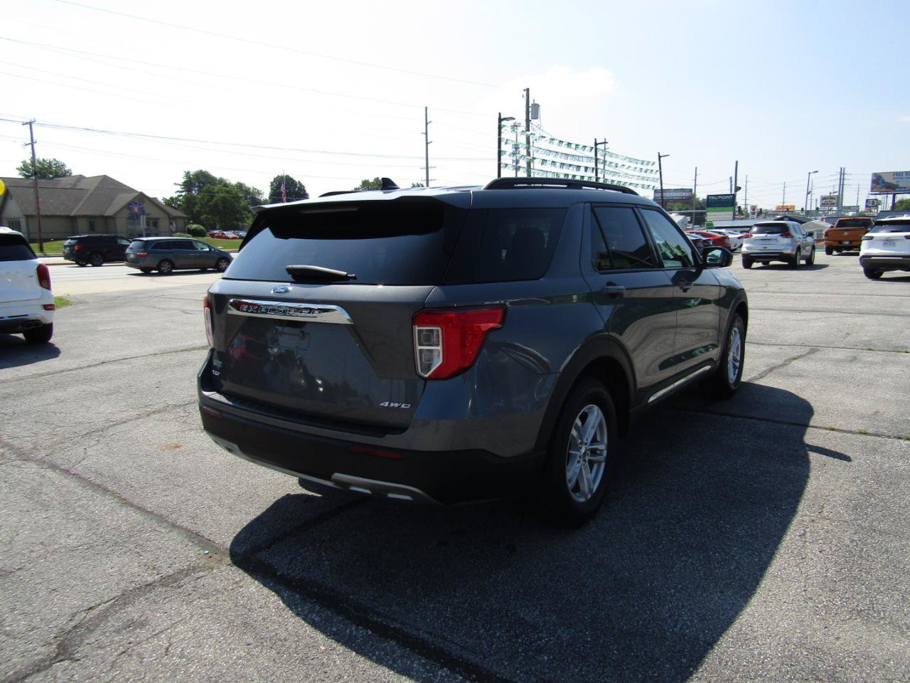 Used 2023 Ford Explorer XLT w/ Equipment Group 202A AWD/4WD image 9