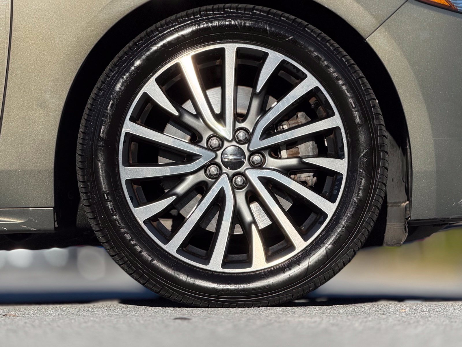 Used 2017 Lincoln Continental Select FWD image 21
