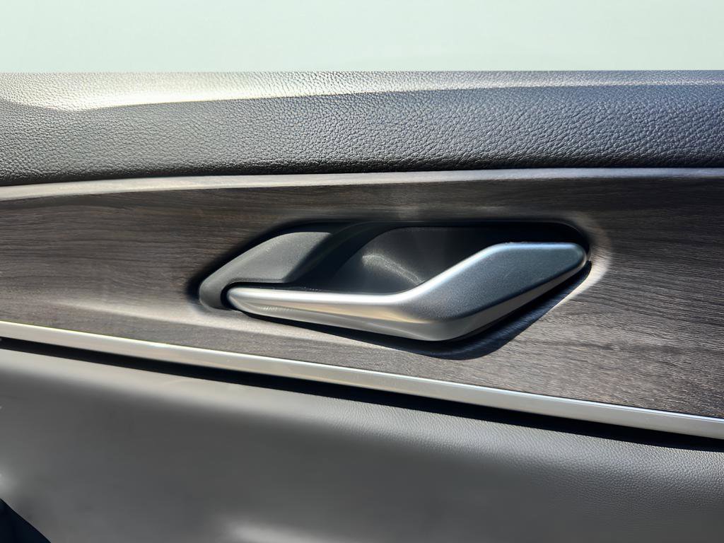 Used 2023 Jeep Grand Cherokee Limited w/ Black Appearance Package image 46