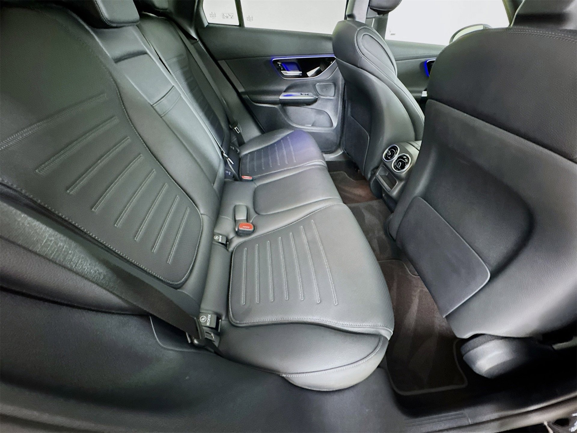 Used 2025 Mercedes-Benz GLC 300 image 28