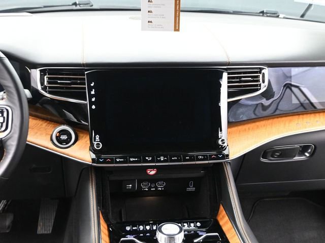 Used 2024 Jeep Grand Wagoneer L Series III image 28