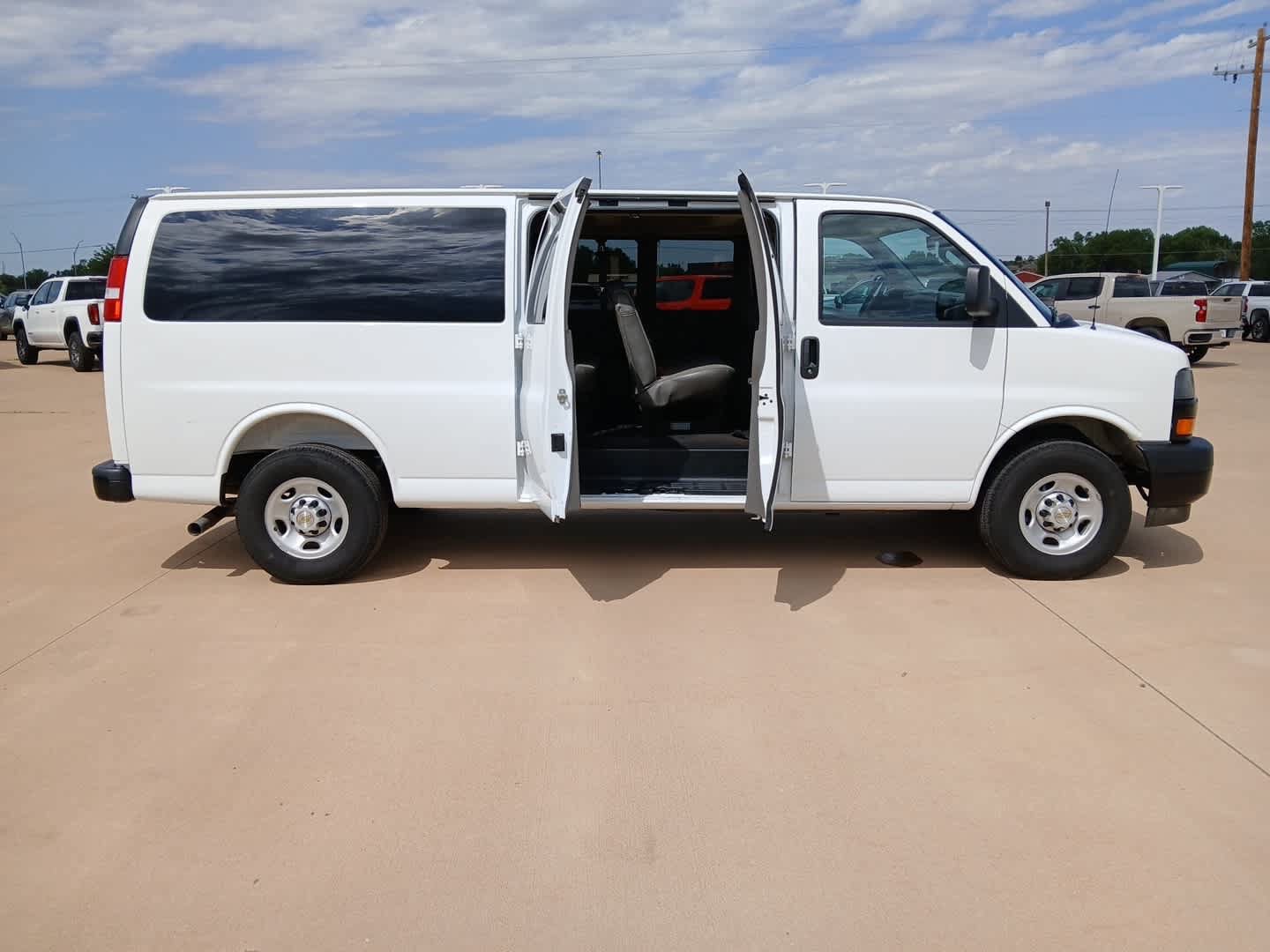 Used 2025 Chevrolet Express 3500 LS RWD image 10