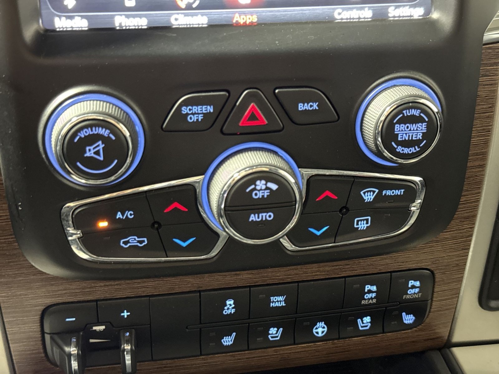 Used 2018 RAM 1500 Laramie w/ Convenience Group AWD/4WD image 22
