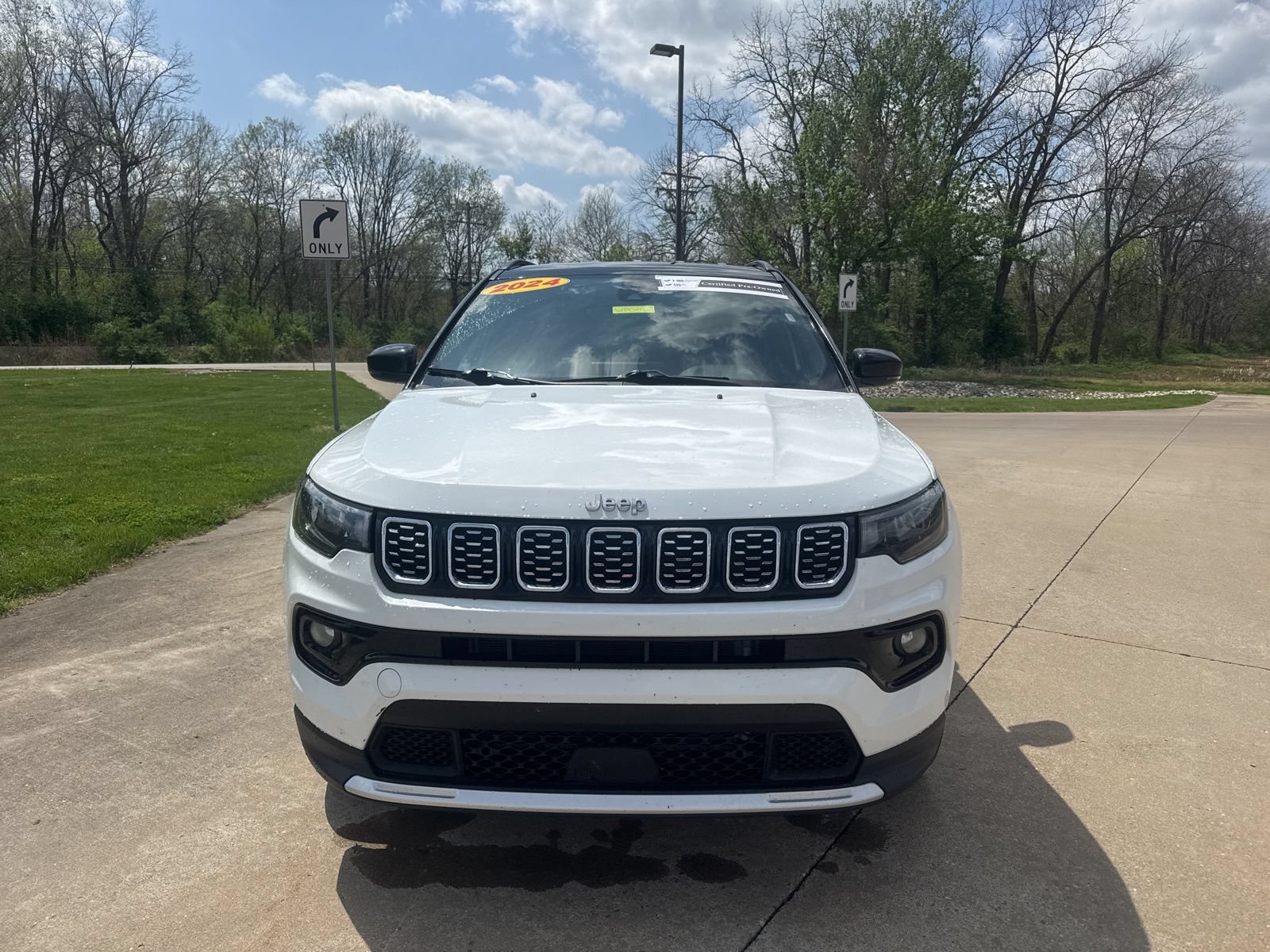 Used 2024 Jeep Compass Limited AWD/4WD image 2