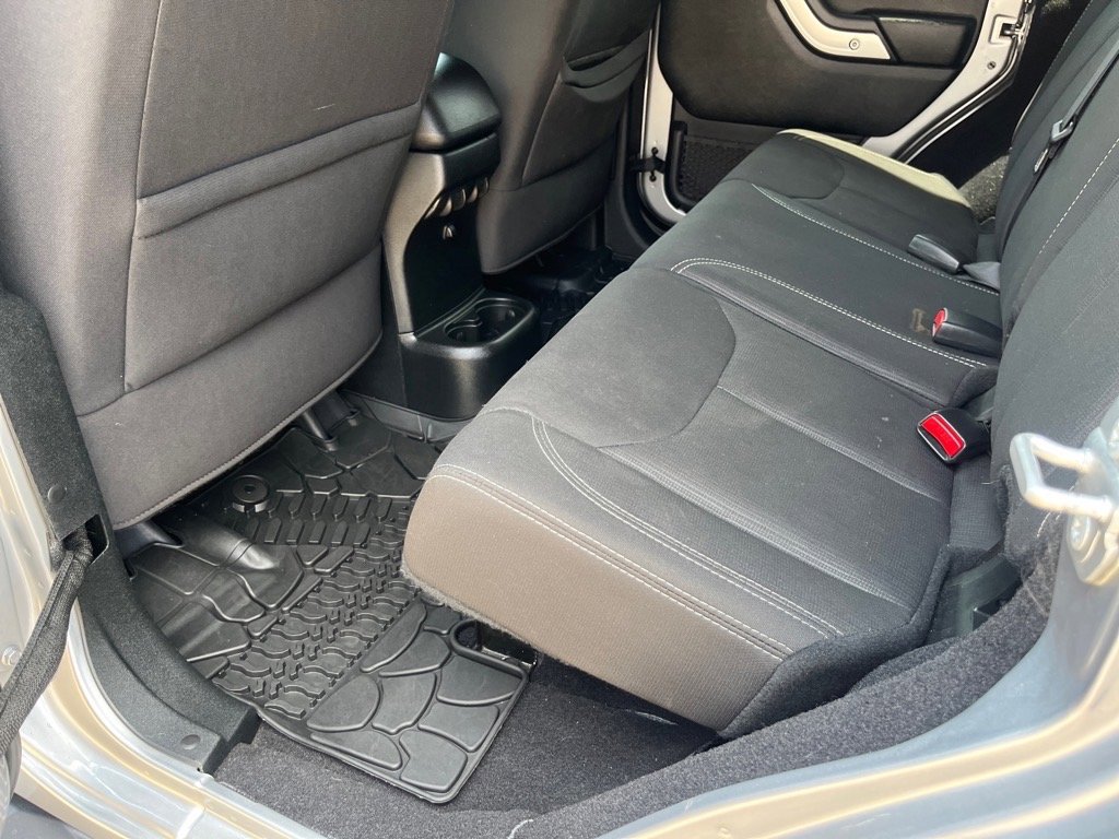 Used 2017 Jeep Wrangler Unlimited Sahara w/ Connectivity Group image 6