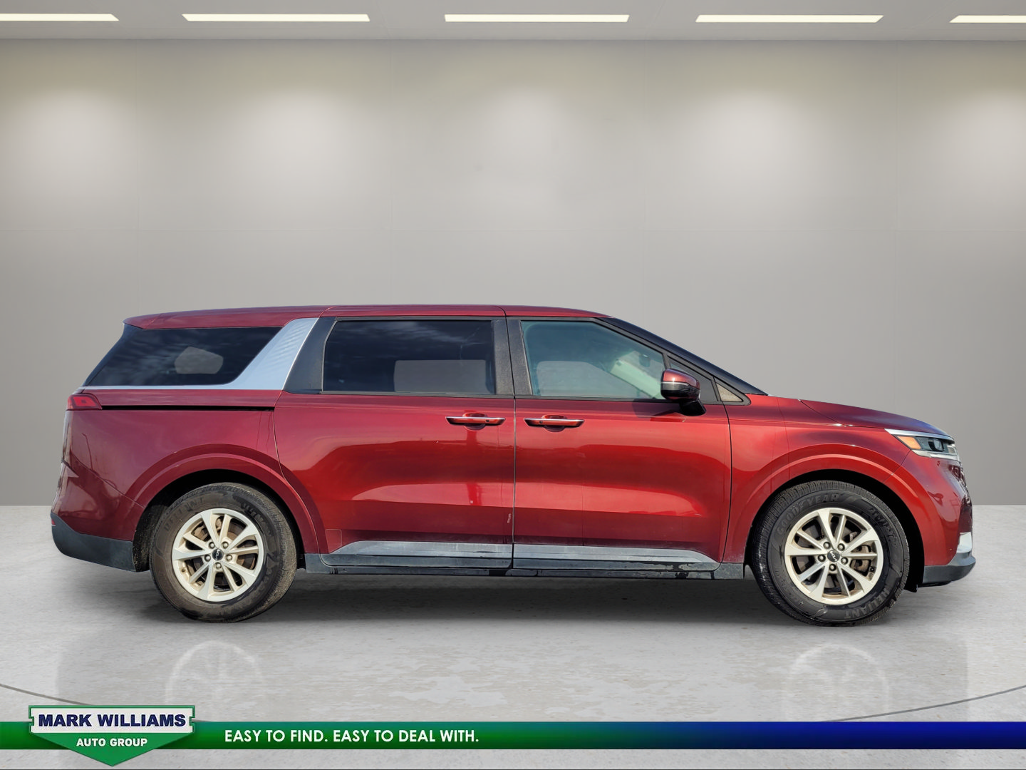 Used 2023 Kia Carnival LX FWD image 2