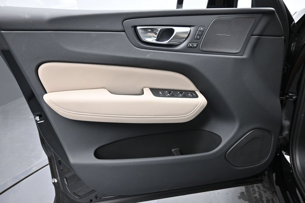 New 2026 Volvo XC60 T8 Plus w/ Protection Package Premier AWD/4WD image 20