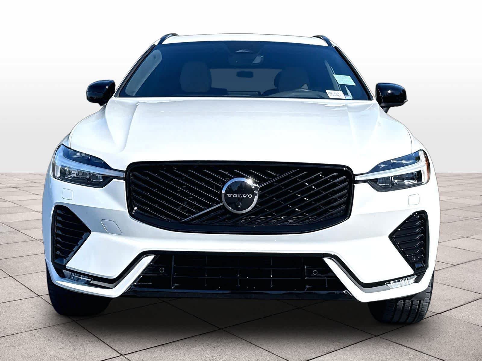 Used 2026 Volvo XC60 B5 Plus w/ Climate Package PRO AWD/4WD image 3