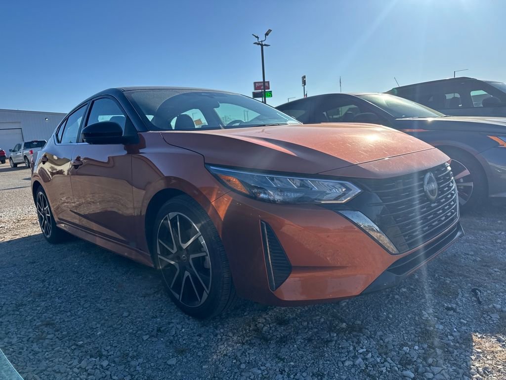 Used 2025 Nissan Sentra SR w/ SR Premium Package image 3