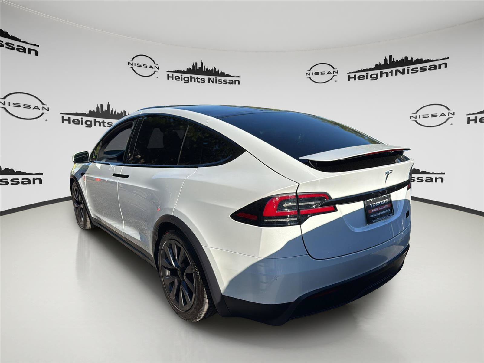 Used 2023 Tesla Model X Plaid AWD/4WD image 2