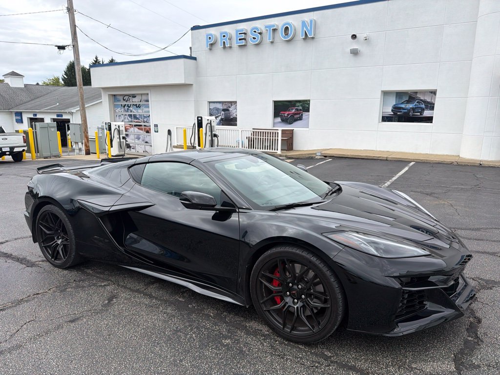 Used 2024 Chevrolet Corvette Z06 RWD image 2