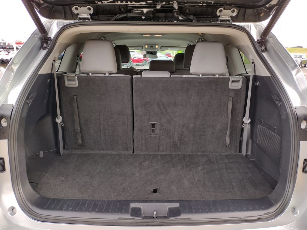 Used 2023 Toyota Highlander LE FWD image 11