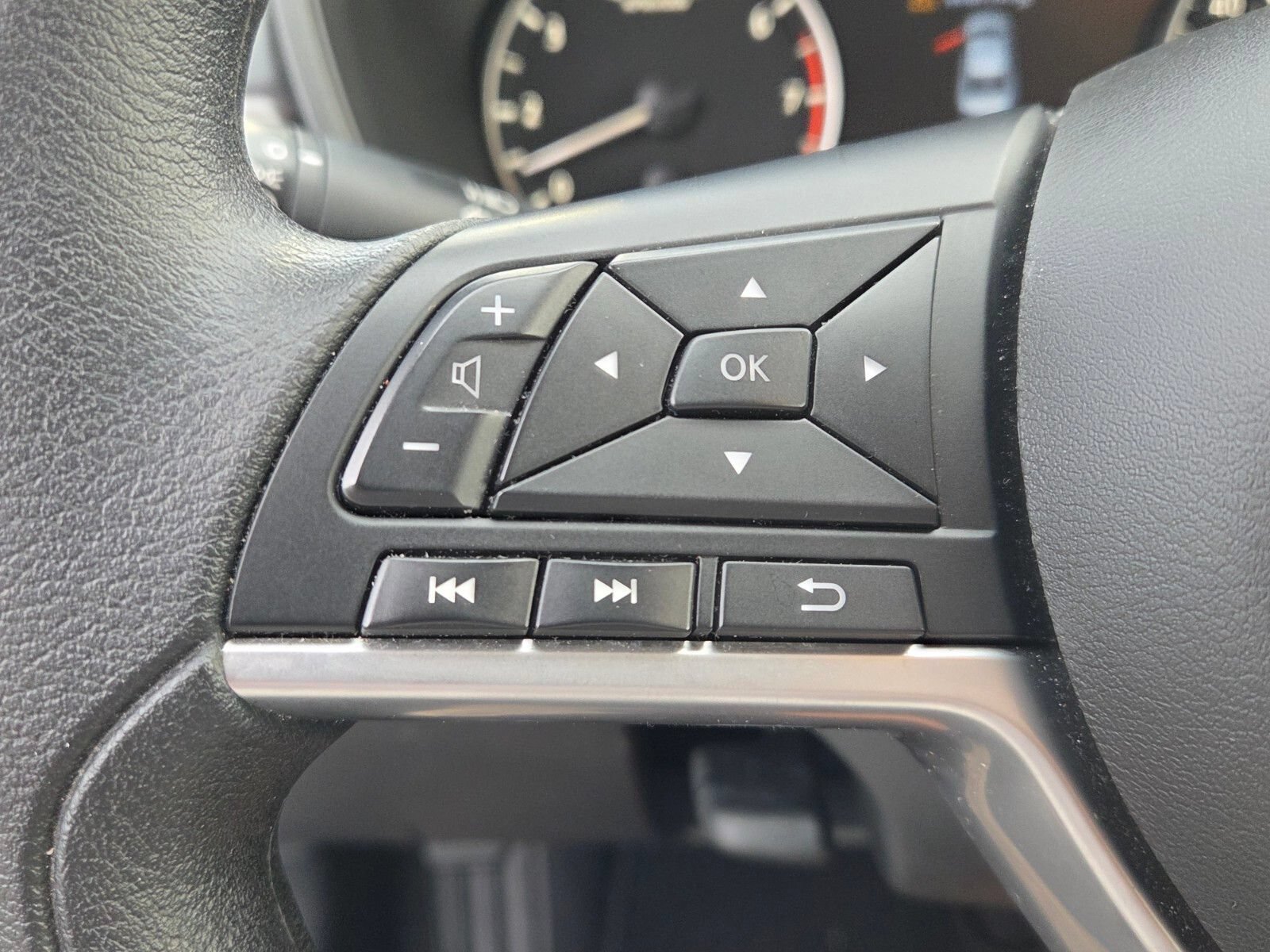 Used 2025 Nissan Altima 2.5 SV FWD image 24