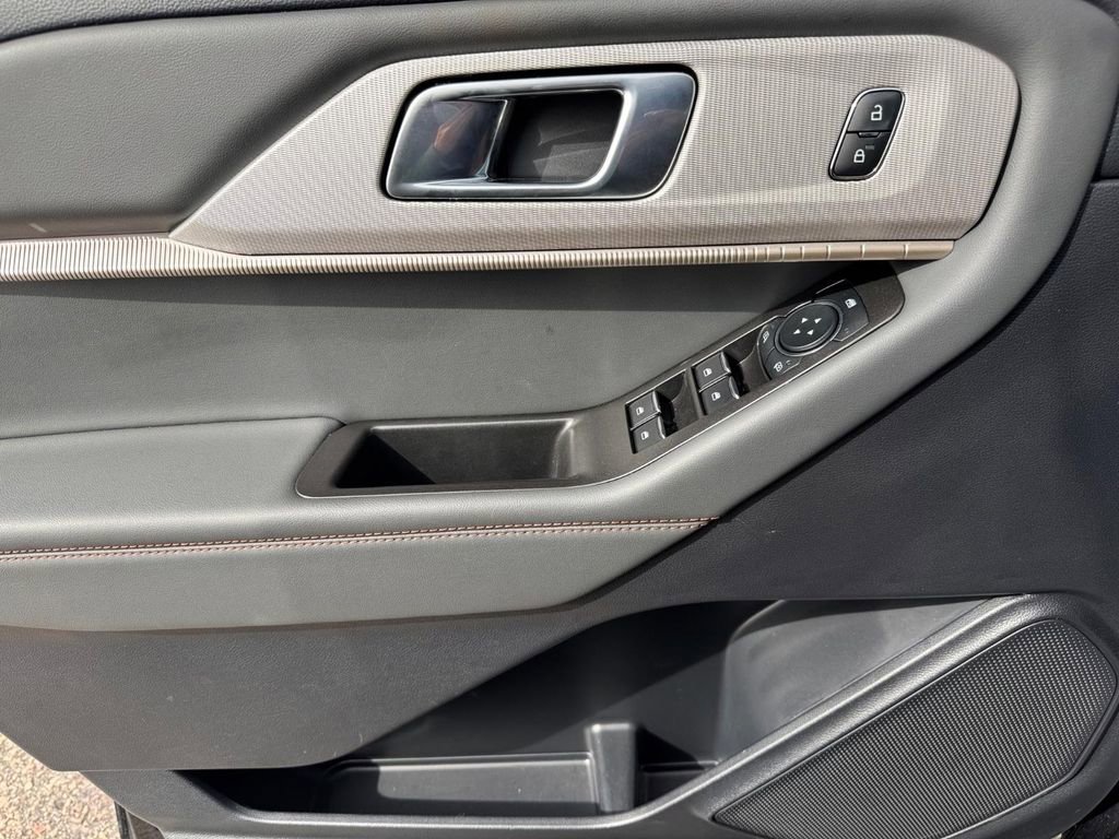 Used 2025 Ford Explorer Active image 21