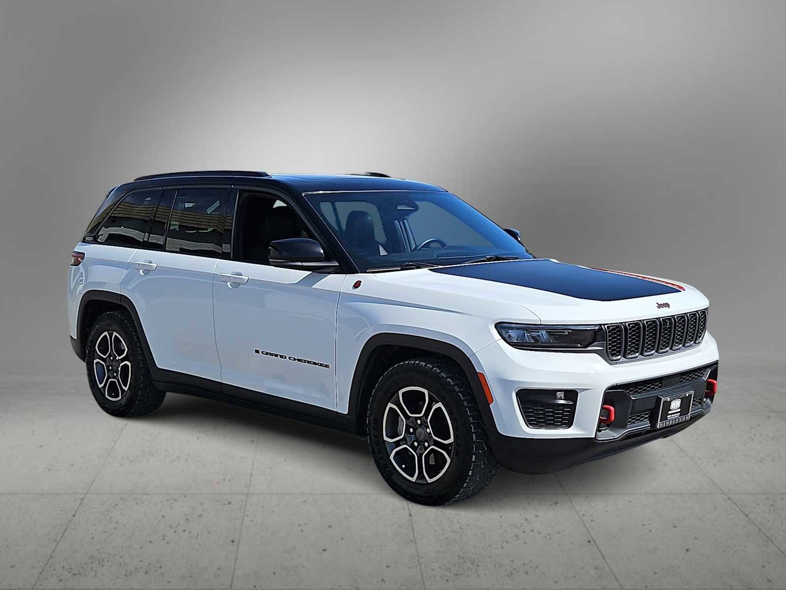 Used 2022 Jeep Grand Cherokee Trailhawk w/ Luxury Tech Group III image 2