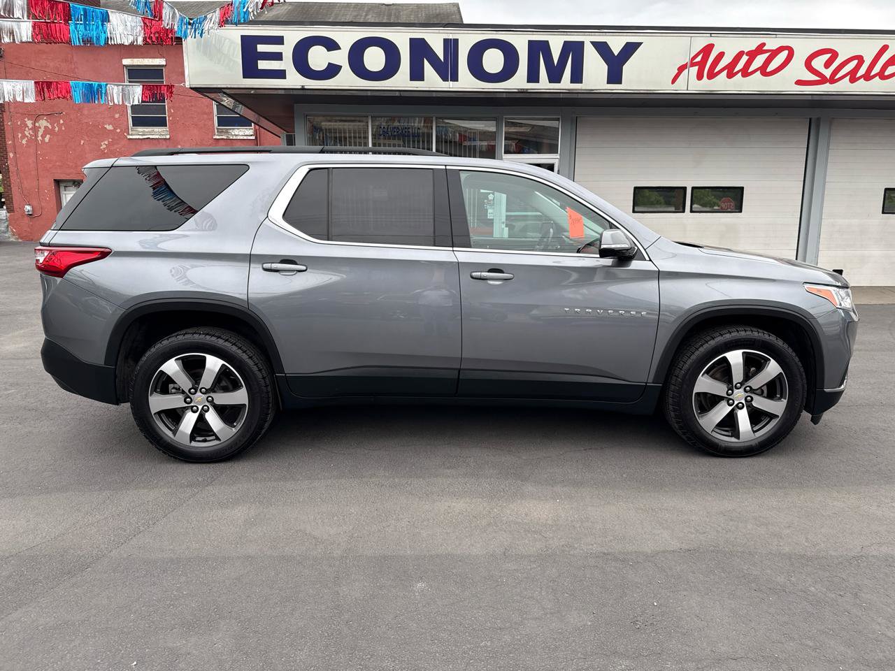 Used 2019 Chevrolet Traverse LT w/ LT Premium Package AWD/4WD image 2