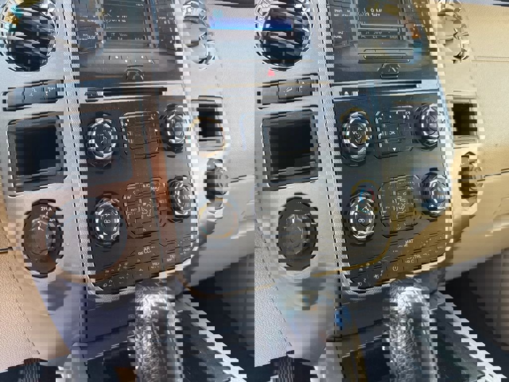 Used 2015 Ford Expedition XLT image 16