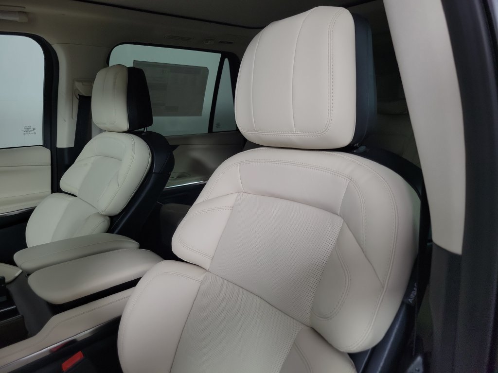 New 2027 Lincoln Navigator L Reserve w/ Jet Appearance Package RWD image 19