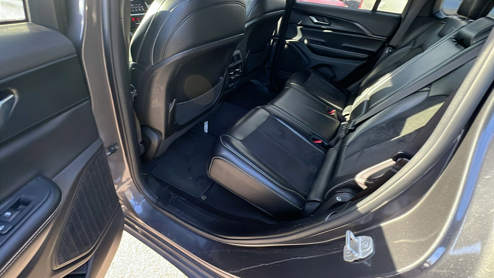 Used 2024 Jeep Grand Cherokee Altitude image 24