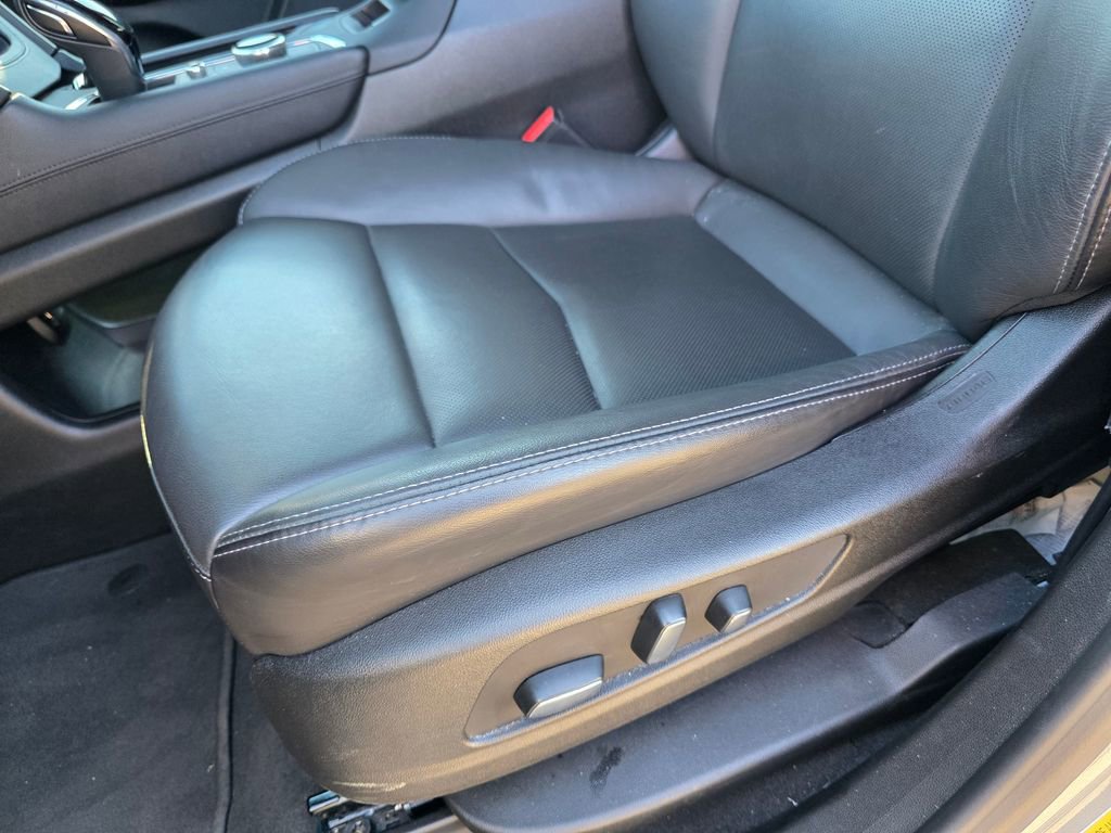 Used 2025 Cadillac XT5 Premium Luxury image 12