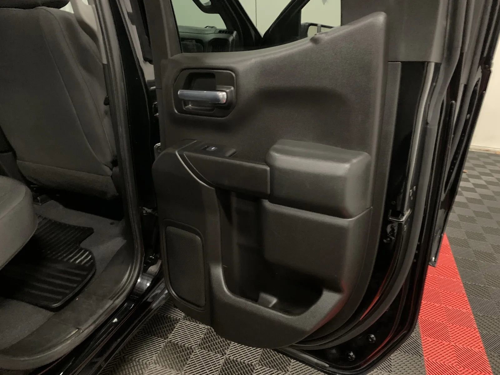 Used 2020 Chevrolet Silverado 1500 Custom w/ Custom Value Package image 42