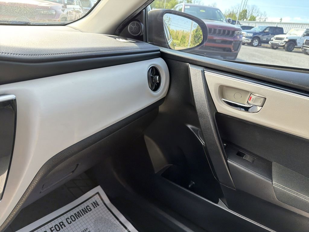 Used 2019 Toyota Corolla LE w/ Carpet Mat Package (TMS) FWD image 23