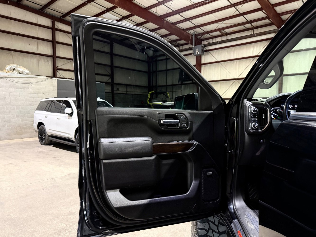 Used 2020 GMC Sierra 1500 SLT w/ SLT Premium Plus Package AWD/4WD image 11