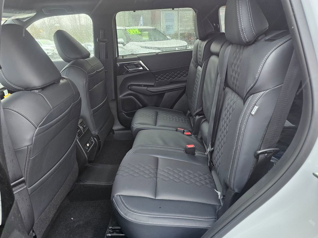 New 2025 Mitsubishi Outlander SEL Black Edition image 11