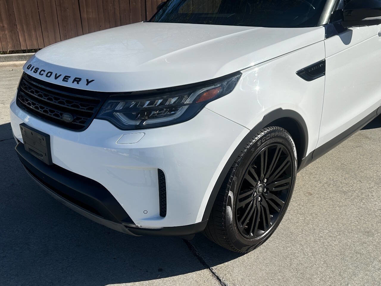 Used 2017 Land Rover Discovery HSE Luxury image 18