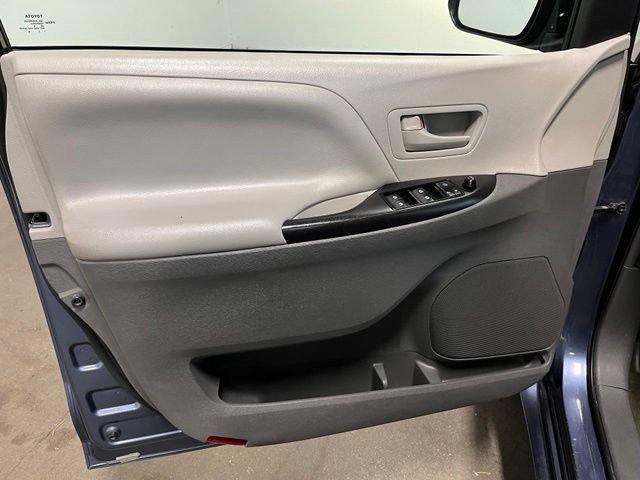 Used 2017 Toyota Sienna L FWD image 20