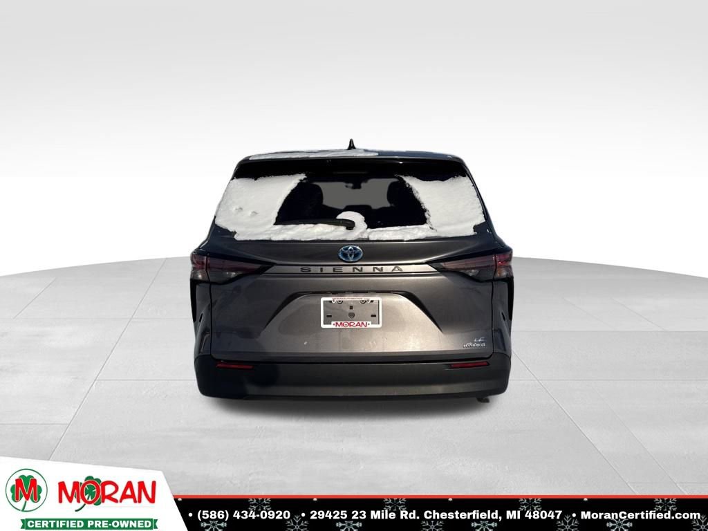 Used 2024 Toyota Sienna LE image 4