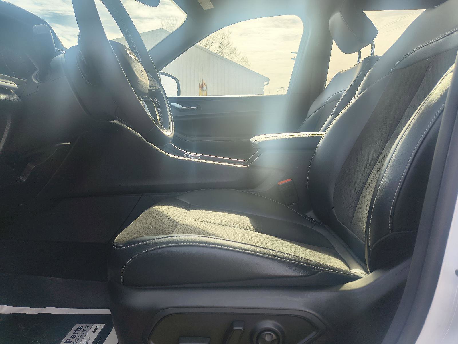 Used 2024 Jeep Grand Cherokee L Altitude AWD/4WD image 14