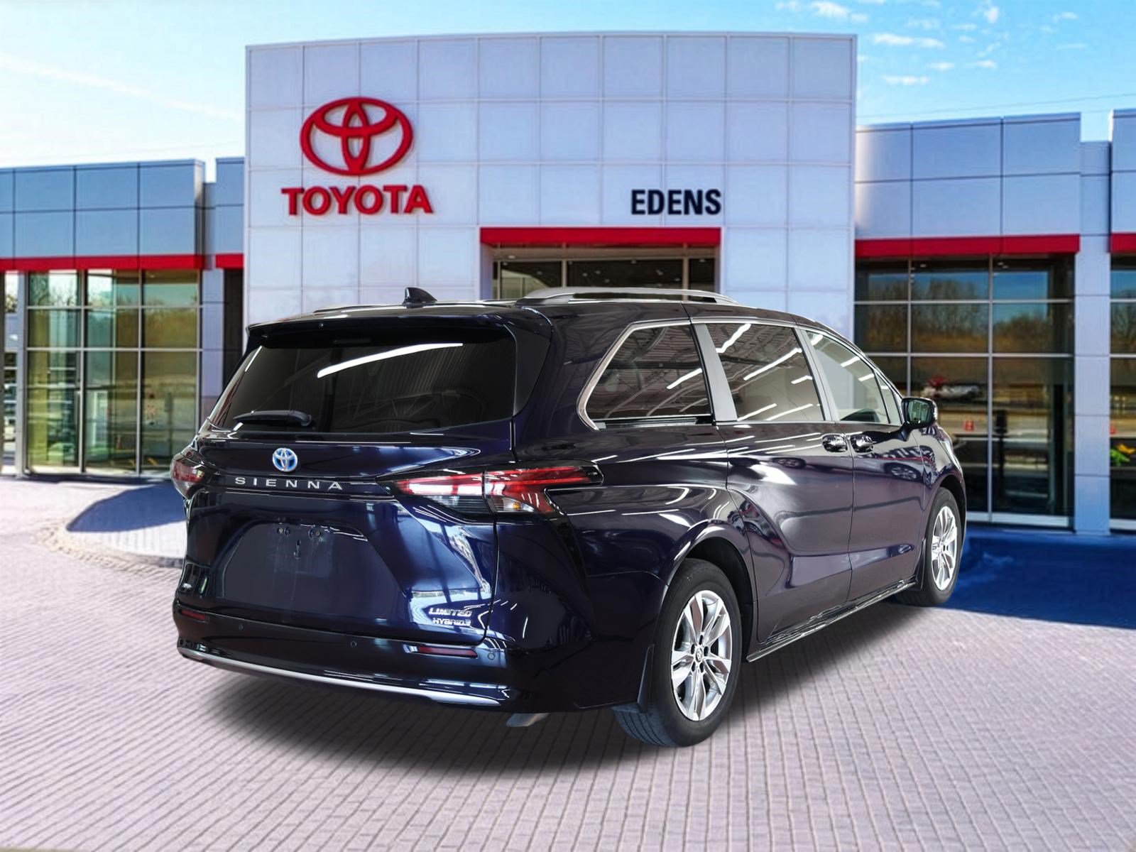 Certified 2023 Toyota Sienna Limited AWD/4WD image 3