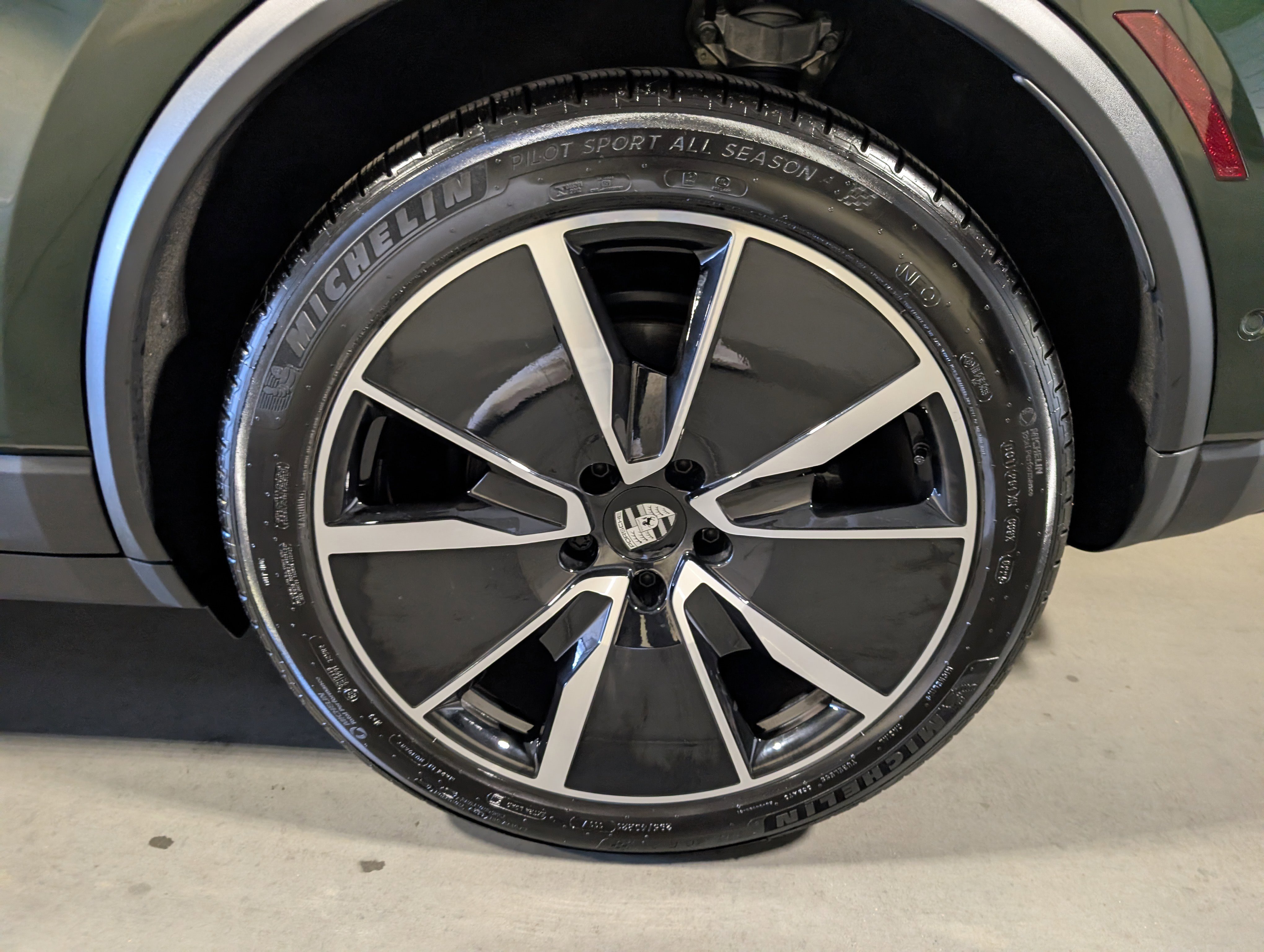 Used 2025 Porsche Macan 4 Electric image 13