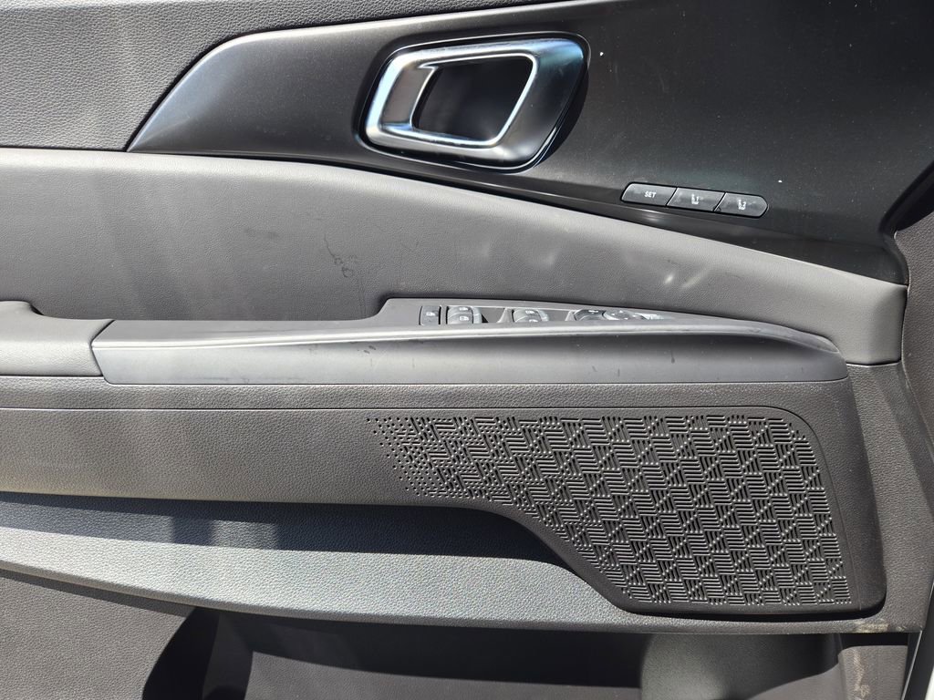 New 2026 Kia Carnival SX w/ SX Dark Edition Package FWD image 16