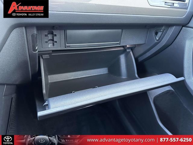 Used 2024 Volkswagen Tiguan SE image 36